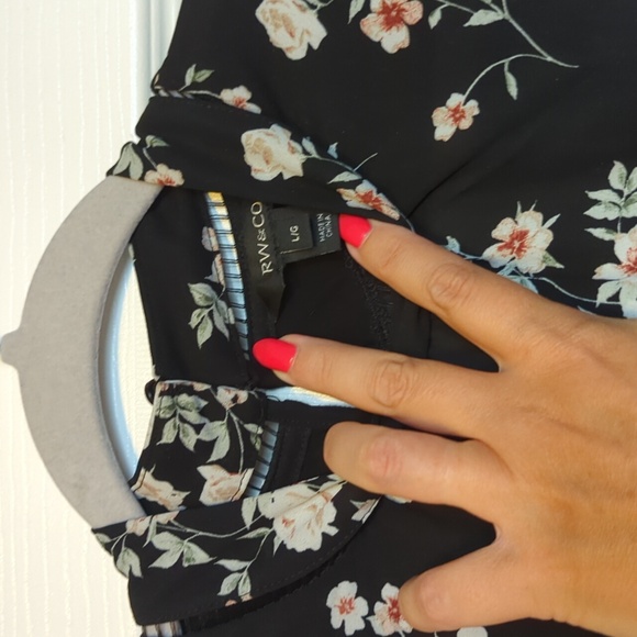 Black floral blouse - Picture 3 of 3